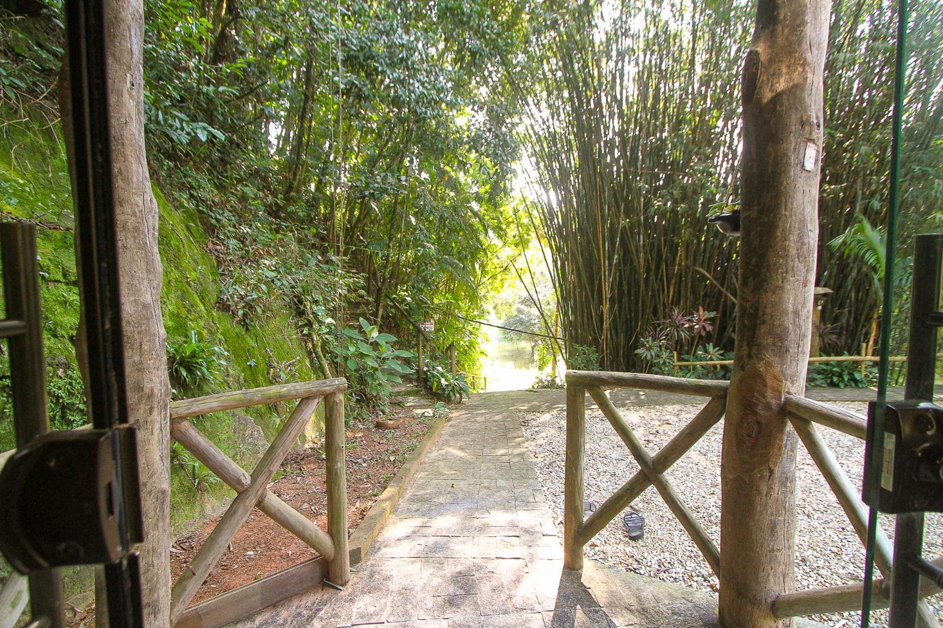 Lodge Com Cachoeira No Quintal *