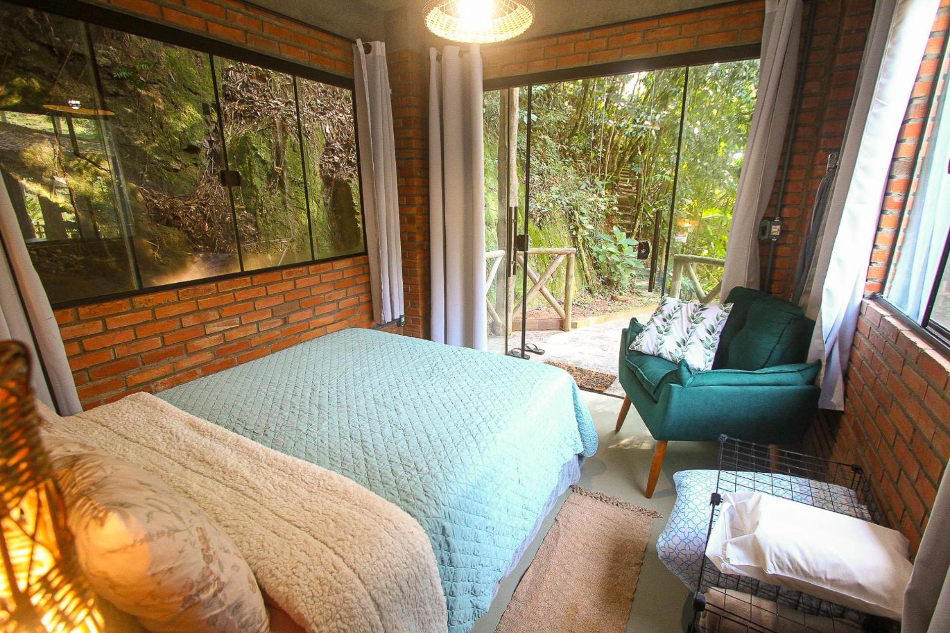 Lodge Com Cachoeira No Quintal *