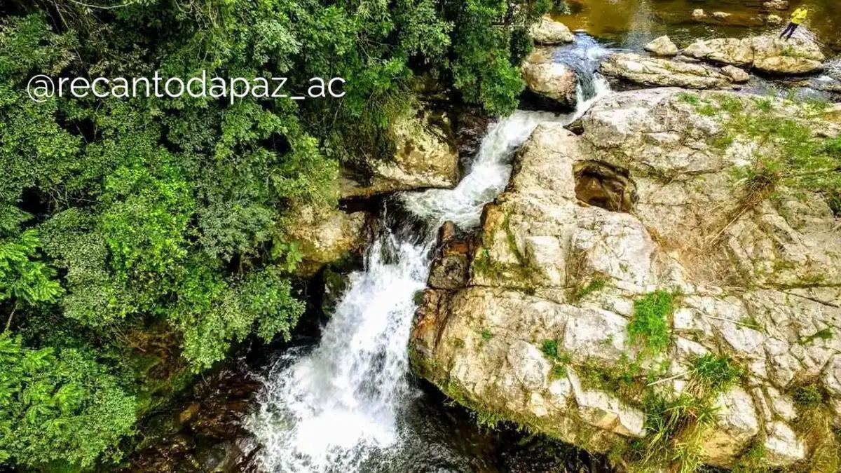 Com Cachoeira No Quintal Antonio Carlos