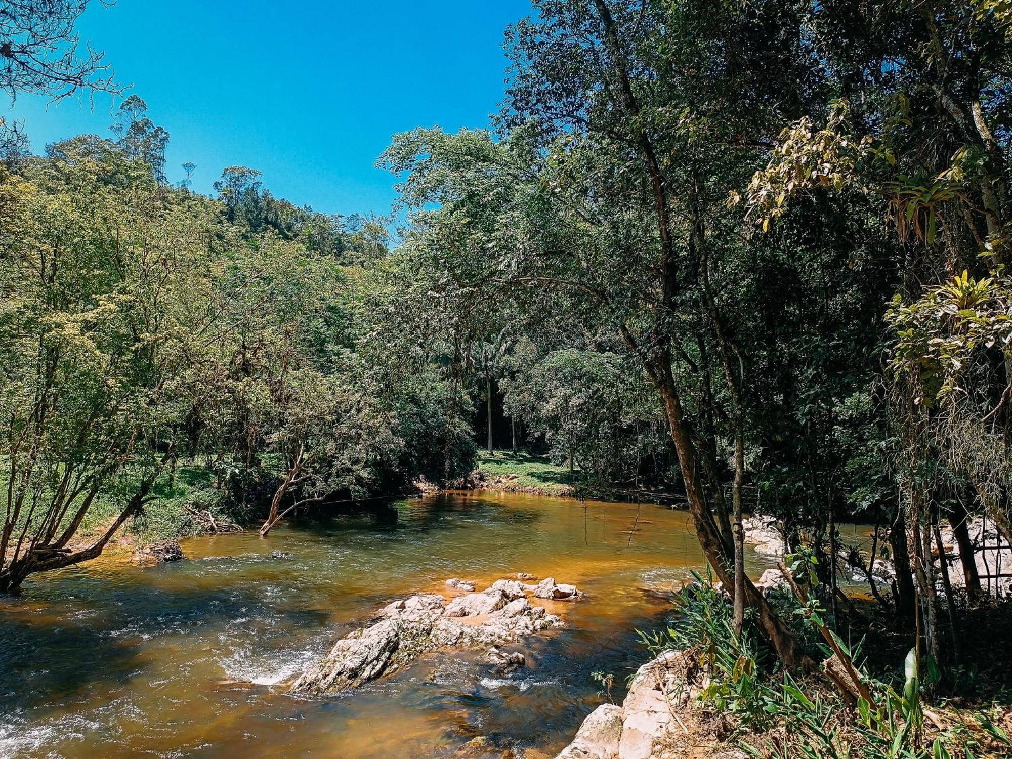 Lodge Com Cachoeira No Quintal