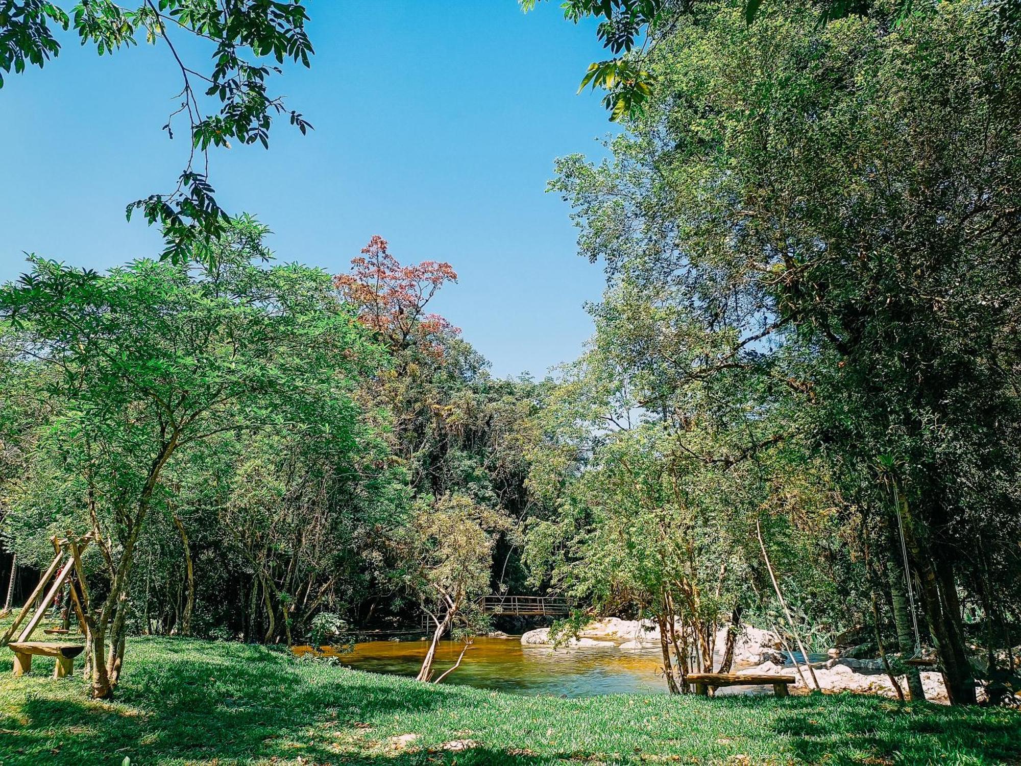 Com Cachoeira No Quintal Antonio Carlos