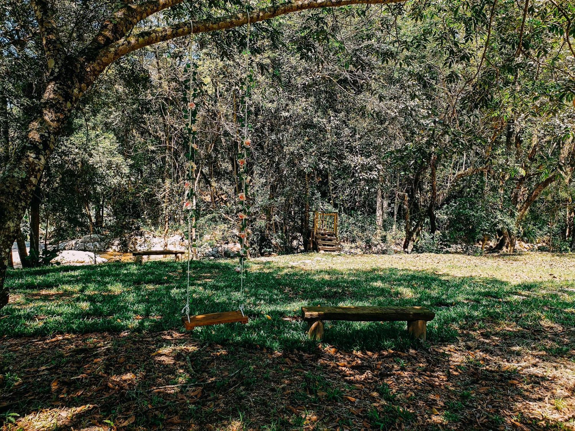 Lodge Com Cachoeira No Quintal