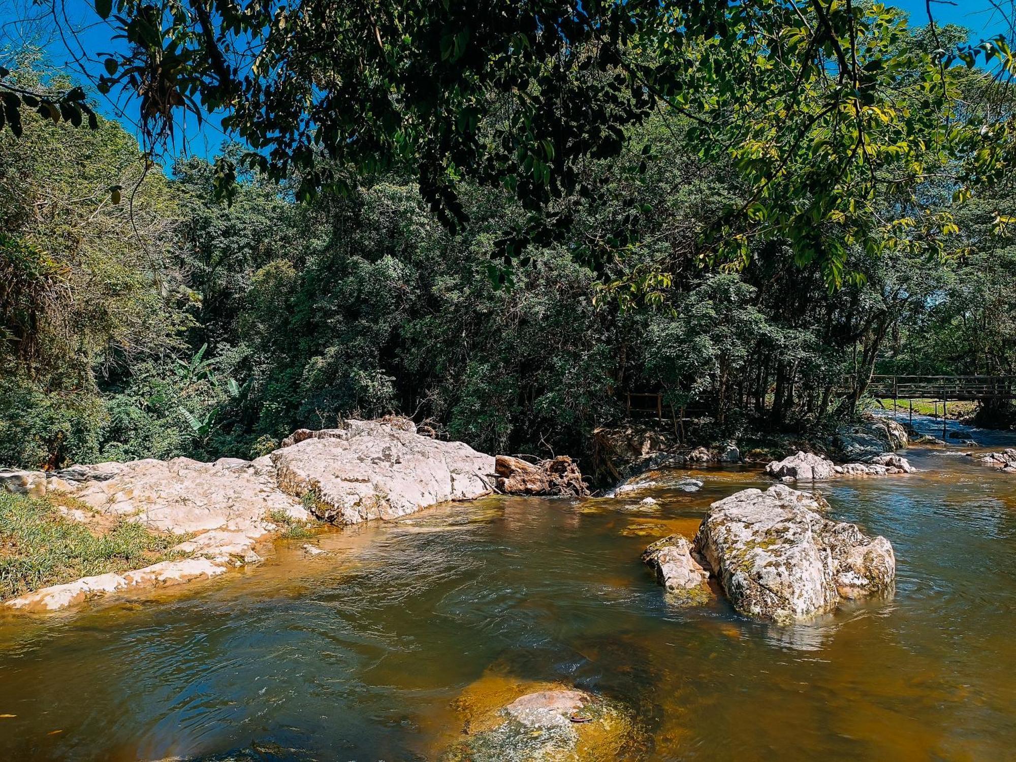 Lodge Com Cachoeira No Quintal
